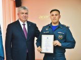 Чаллы хакиме Наил Мәһдиев коткаручыларга бүләкләр тапшырды