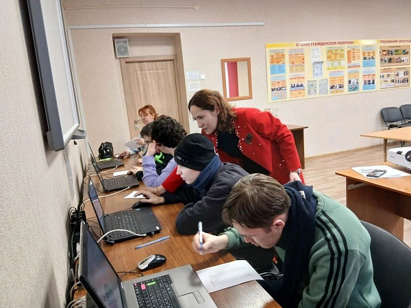 Подопечные центра «Доверие» осваивают азы компьютерной грамотности