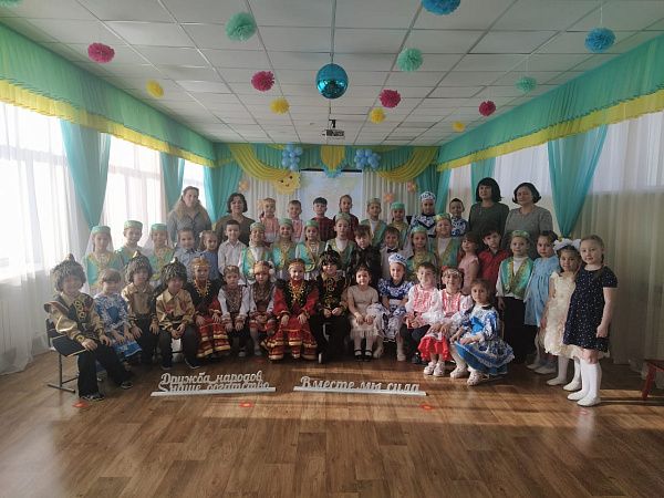 Дошкольники отметили День родного языка