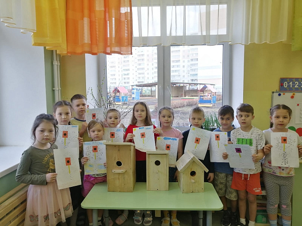 Детсадовцы сделали скворечники