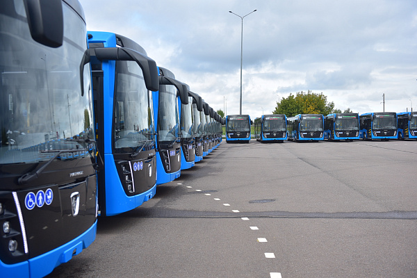 Рустам Минниханов передал Набережным Челнам 50 новых автобусов