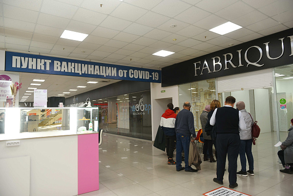 «Омега» сәүдә үзәгендә коронавирустан гына түгел, грипптан да вакцинация үткәрелә