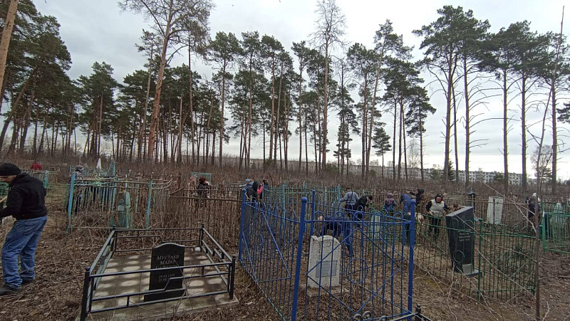 Субботник в городе: 380 челнинцев сегодня приняли участие в уборке