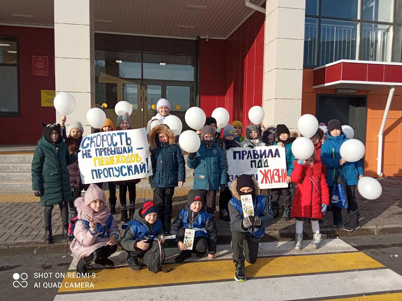 Челнинские школьники призывают жителей соблюдать правила дорожного движения