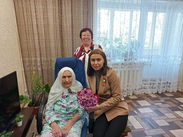 Юбиляры Комсомольского района принимают поздравления