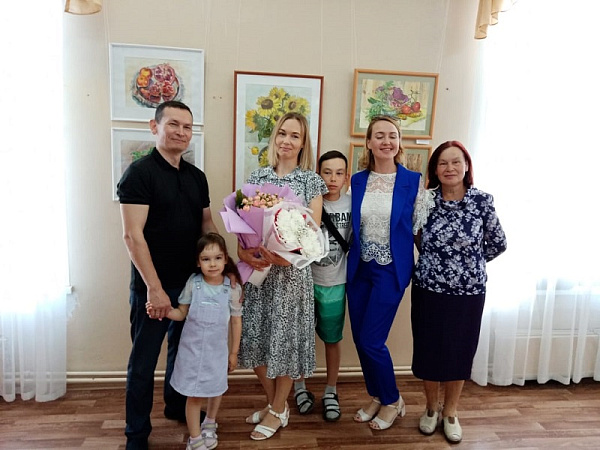 В городской библиотеке открылась выставка акварелиста
