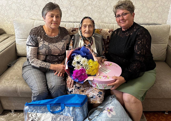 Яр Чаллы шәһәрендә ветеранны 101 яшьлеге белән котладылар
