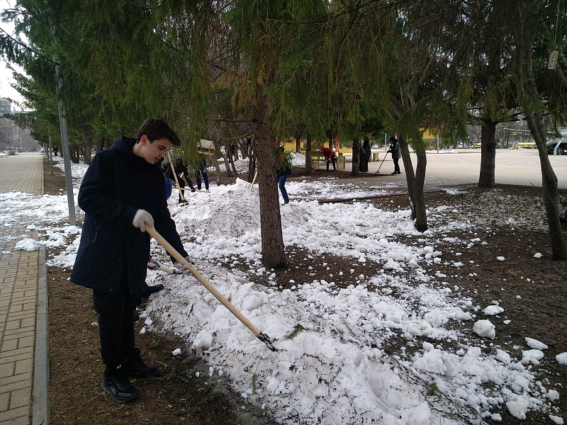 Челнинцы принимают участие в очистке городских территорий от мусора