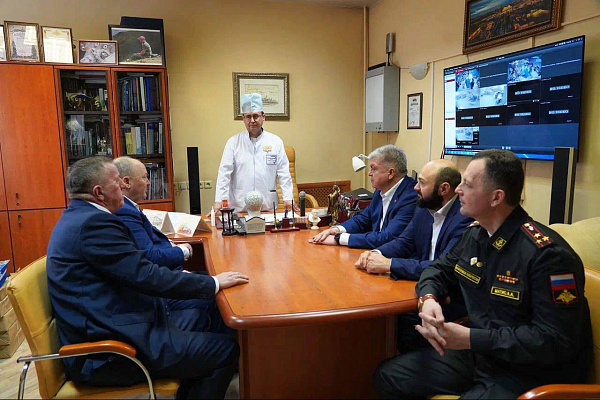 Чаллы хакиме хастаханәдә дәваланучы хәрби хезмәткәрләр янында булып кайтты