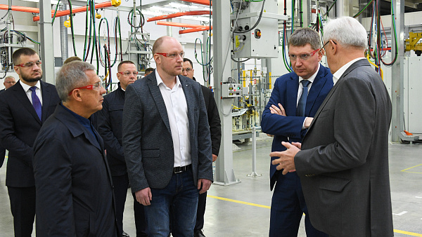 Татарстан Республикасы Рәисе һәм Икътисадый үсеш министрлыгы башлыгы «КАМАЗ» заводында булдылар