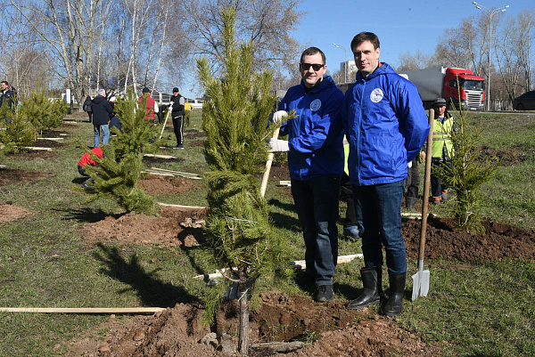 В Набережных Челнах идет городской субботник