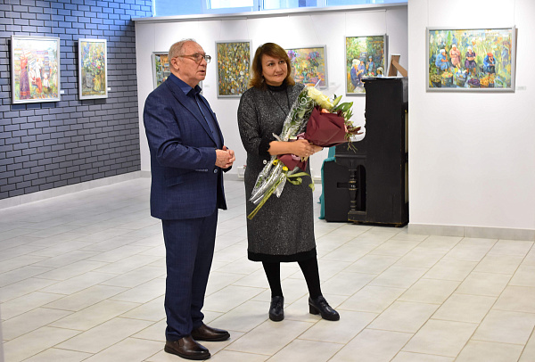 В картинной галерее открылась новая выставка челнинской художницы