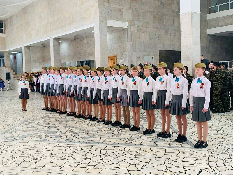 Челнинские школьники участвуют в конкурсе строя и песни