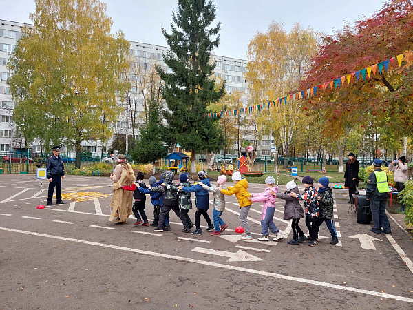 Дошкольников познакомили с правилами дорожного движения