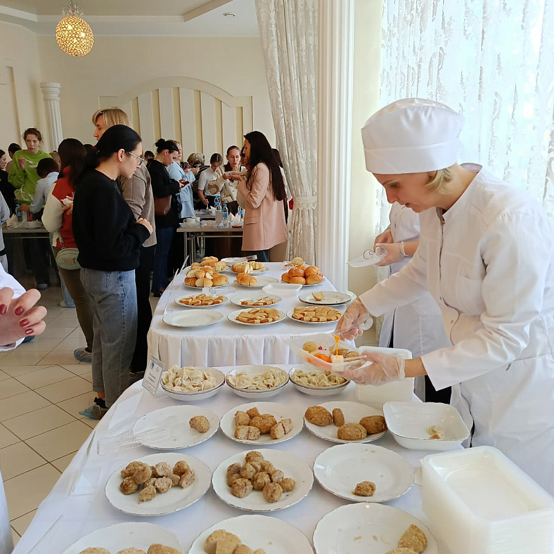 Чаллы ата-аналары өчен «Мәктәп туклануы» комбинатына экскурсия оештырылды