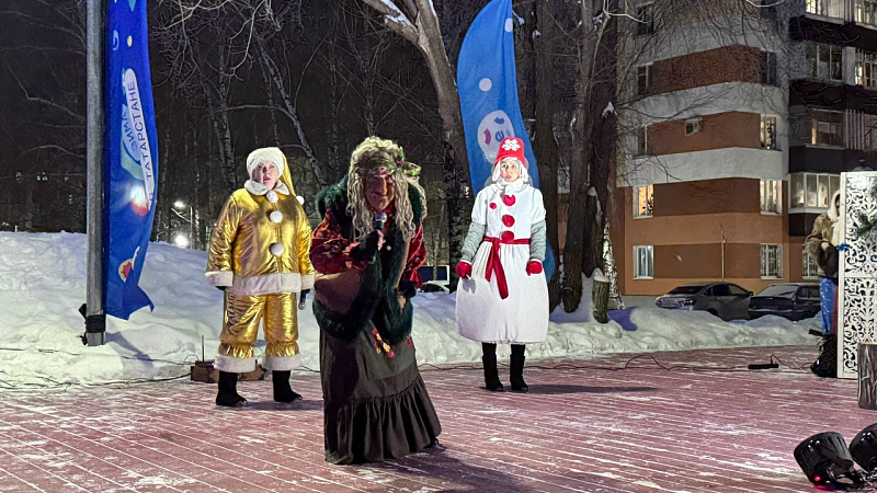 В Набережных Челнах разыграли «Бабушкины сказки. Зимние узоры»