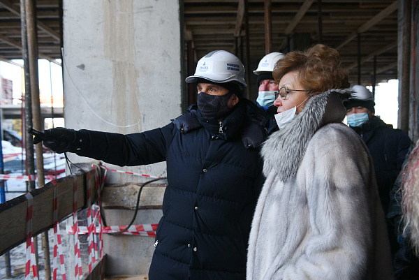 Татьяна Ларионова "Адымнар" – белемгә һәм татулыкка юл" проекты буенча мәктәпнең төзелеш мәйданчыгында булды