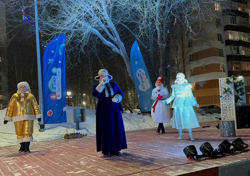 В Набережных Челнах разыграли «Бабушкины сказки. Зимние узоры»