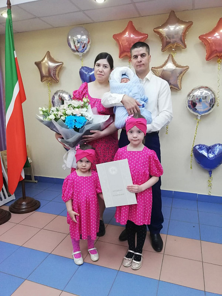Двухтысячным ребенком года стал Самир