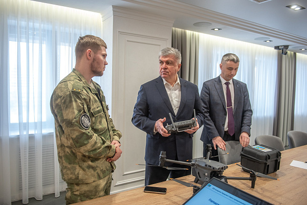 Наиль Магдеев передал квадрокоптер бойцам на СВО