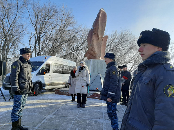 В честь Дня защитников Отечества состоялось возложение цветов