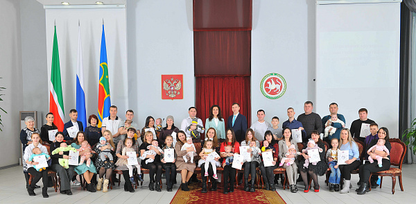 Яр Чаллыда гаиләләренә ана капиталына сертификатлар тапшырылды