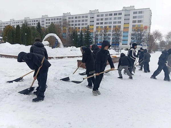 «Бергәләп буранны да җиңәрбез»: Яр Чаллы яшьләре шәһәргә ярдәмгә килә