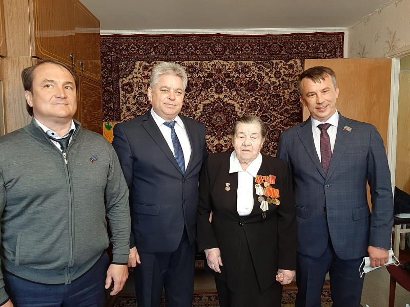 Депутаты Городского Совета поздравляют ветеранов Великой Отечественной войны