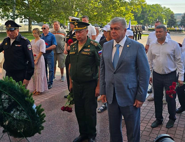 Наиль Магдеев почтил память защитников Севастополя