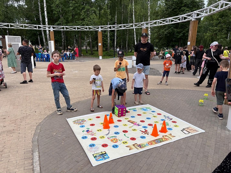 «Бүген бездә җәй!» әдәби уен китапханәсе