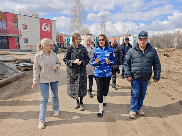 Партийный десант проверил ход капремонта лагеря «Следопыт»