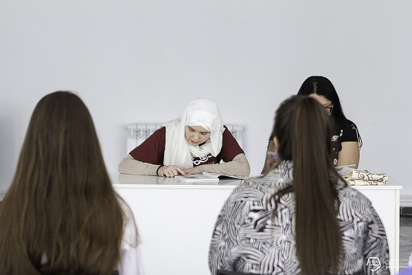Бүген «Нур» яшьләр үзәгендә «Китап ярышы» дип исемләнгән бәйге үткәрелде
