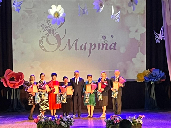 В Набережных Челнах продолжаются праздничные программы