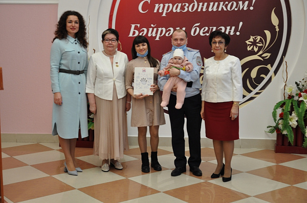 В Челнах обладателями материнского капитала стали еще 18 семей
