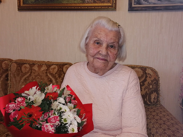 Ветерана Великой Отечественной войны поздравили с Днем учителя