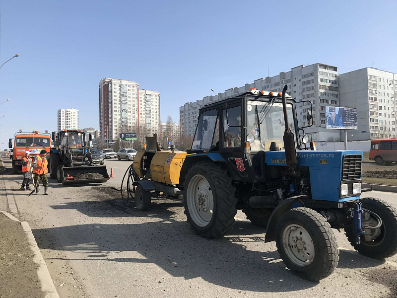 В Набережных Челнах проходит ямочный ремонт