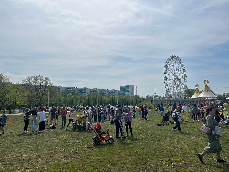 Челны встречают Первомай
