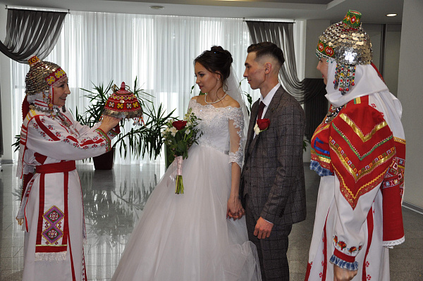 Яр Чаллыда чуаш халкы традицияләре буенча өйләнешүчеләр теркәлде