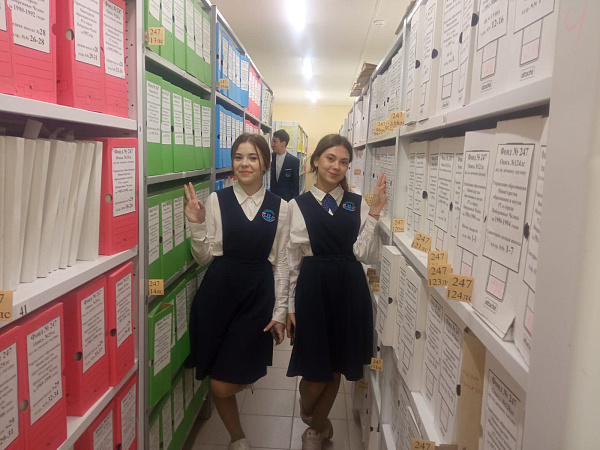 Юные архивисты получают азы профессии
