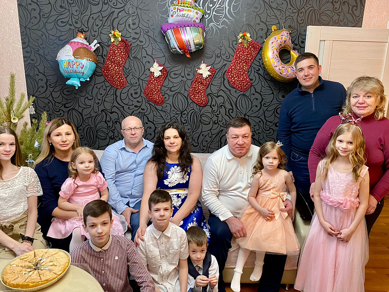 Многодетной семье в Набережных Челнах подарили холодильник