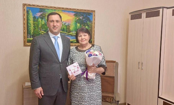 В Челнах поздравили матерей погибших участников СВО