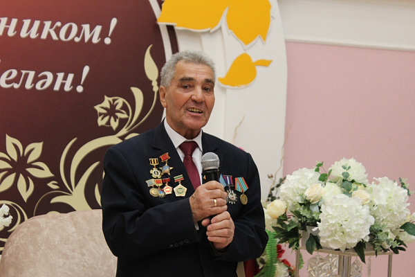 Социалистик Хезмәт Героен юбилее белән котладылар