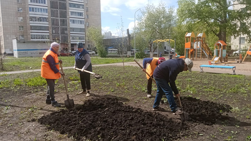 С территории города вывезли 185 тонн покрышек