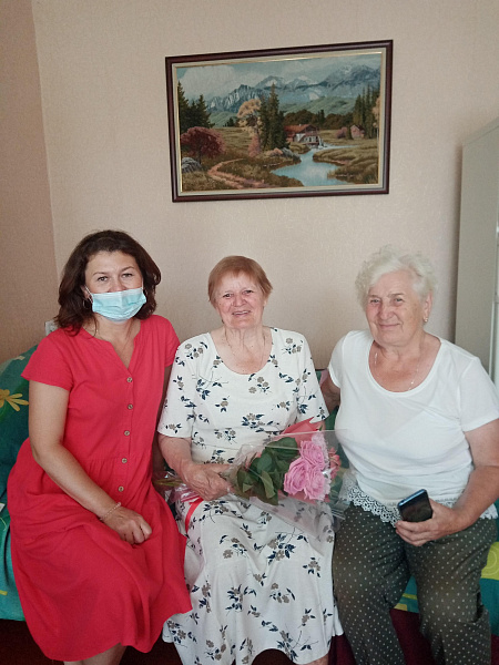 Долгая жизнь – яркая судьба. Юбиляры Комсомольского района принимают поздравления
