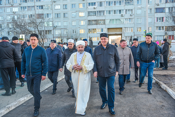 Наил Мәһдиев «Нур-Ихлас» мәчетендә бәйрәм намазында катнашты