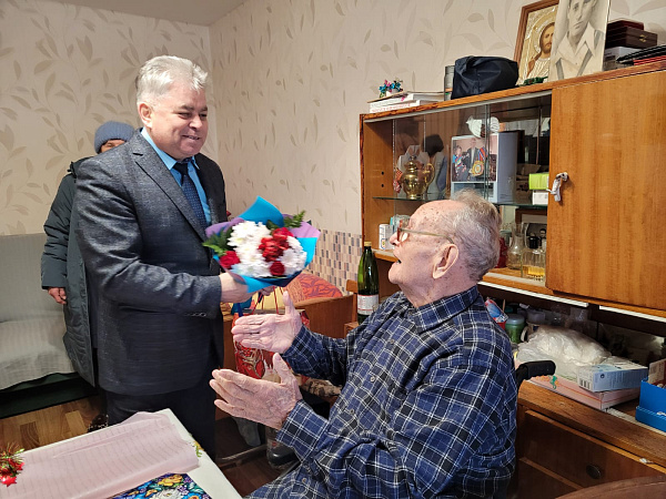 Яр Чаллыда Бөек Ватан сугышы ветераны бер гасырлык юбилеен билгеләп үтә