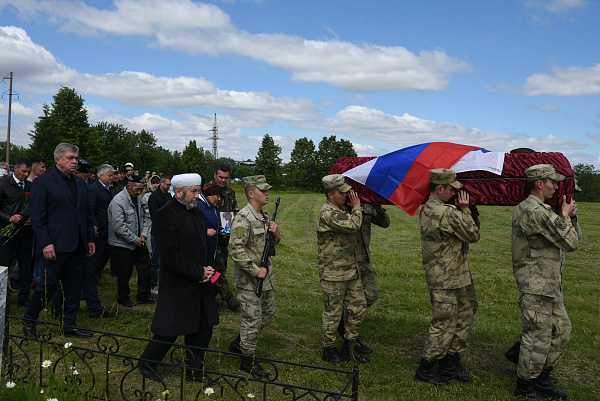 В последний путь проводили челнинца, погибшего в ходе специальной операции
