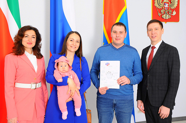 Челнинским семьям вручили материнский капитал